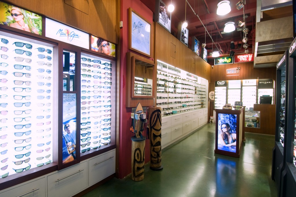 Waikiki Beach Walk store interior (1)